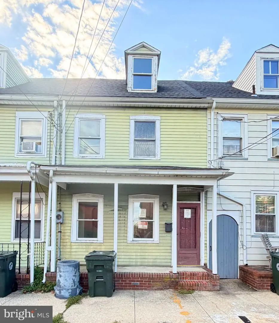 328 Saint Mary St, Burlington, NJ 08016 - #1