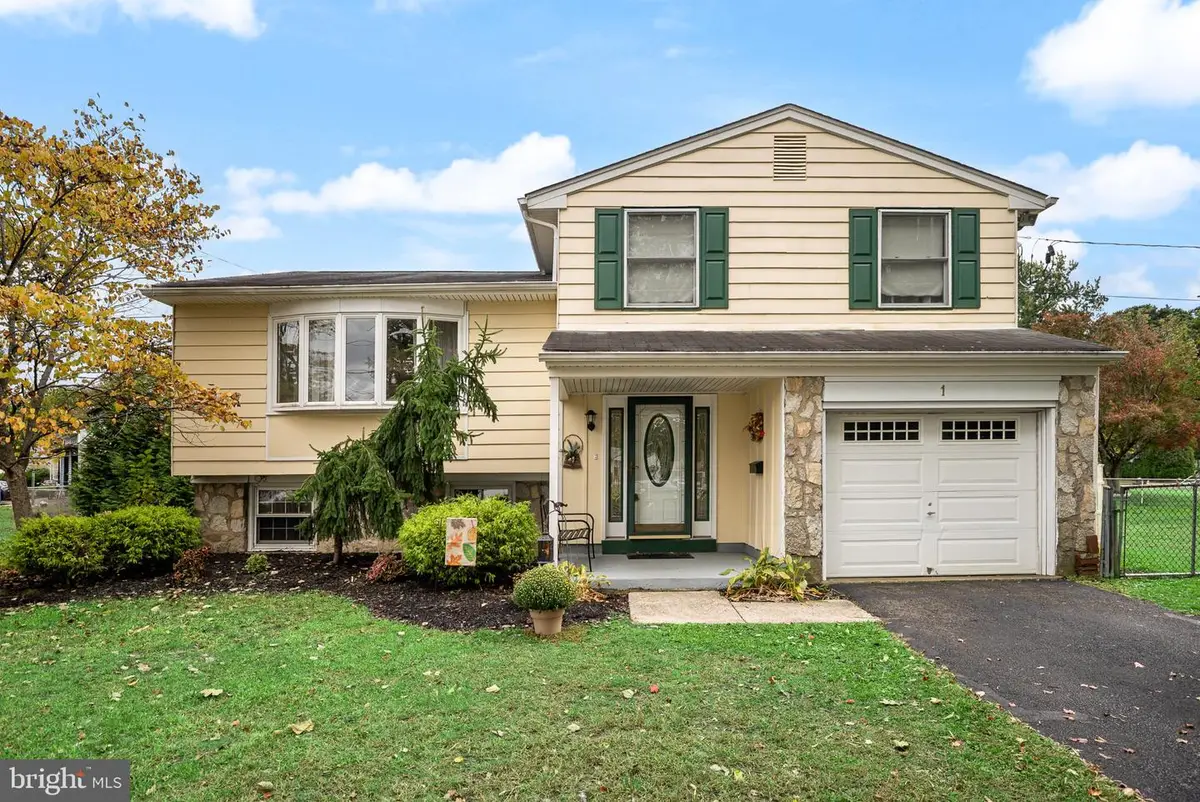 1 Tomahawk Dr, Marlton, NJ 08053 - #1