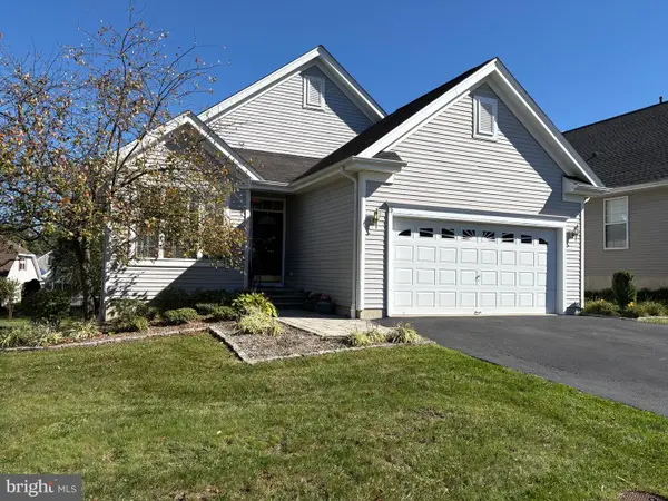 5 Atrium Dr, BORDENTOWN TWP, NJ 08620