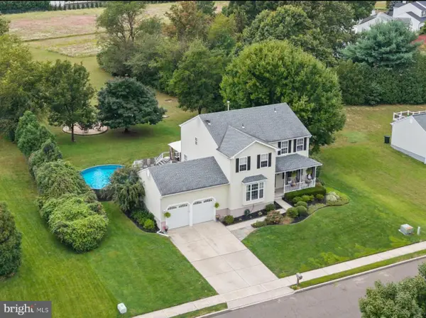 9 Autumn Ln, BURLINGTON, NJ 08016