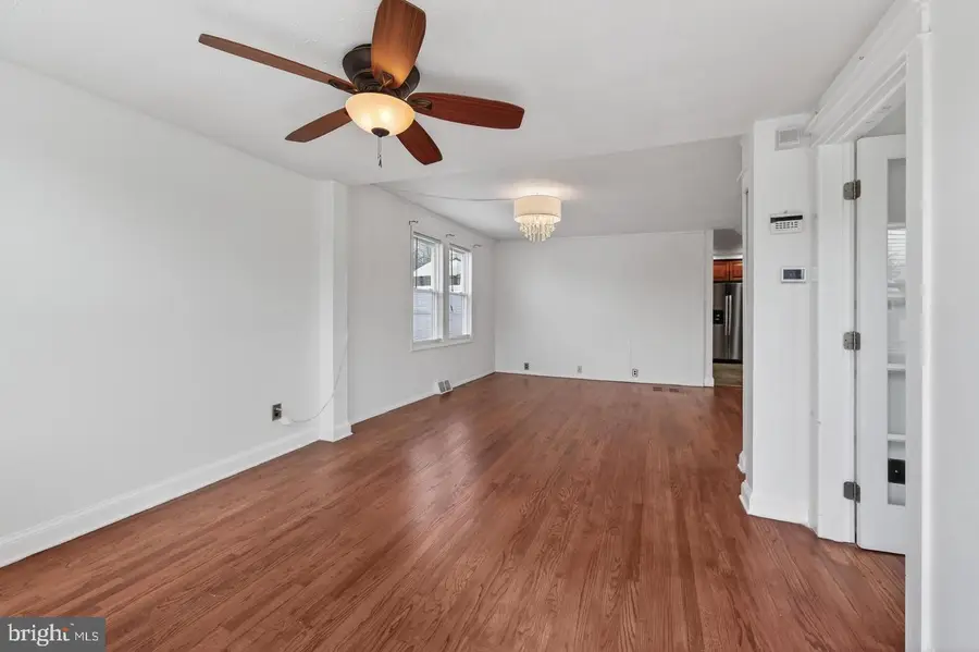 152 E 7th St, Burlington, NJ 08016 - #3