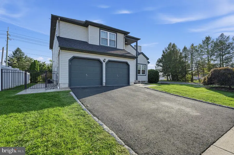2 London Rd, Burlington, NJ 08016 - #2