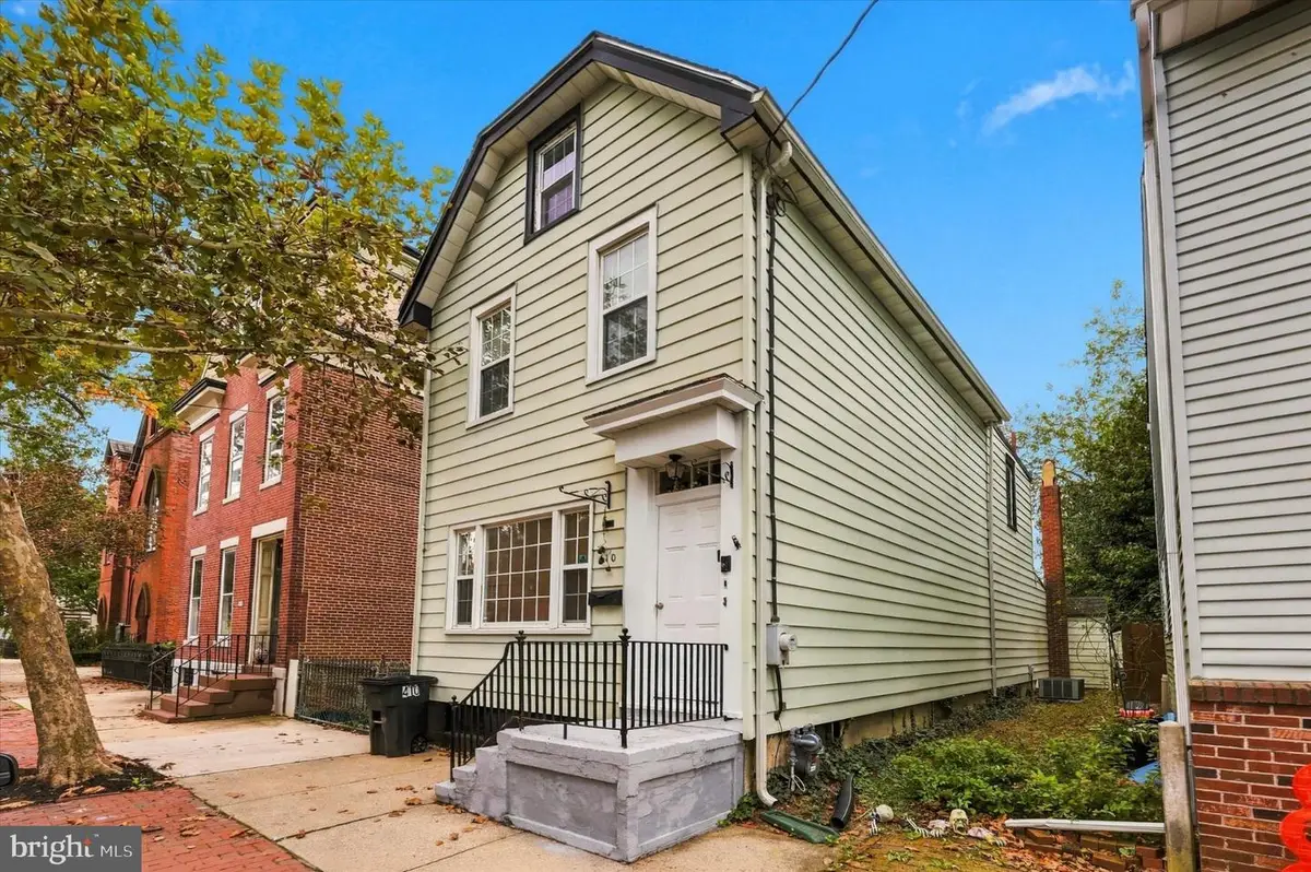 410 Farnsworth Ave, Bordentown, NJ 08505 - #1