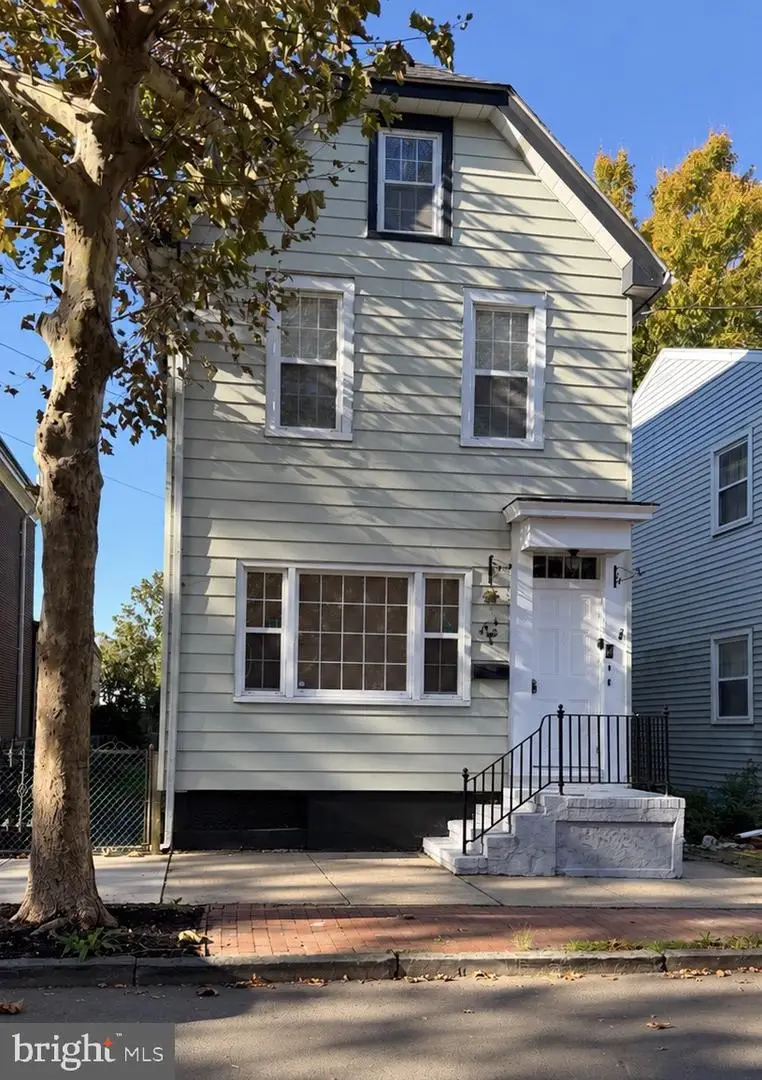 410 Farnsworth Ave, Bordentown, NJ 08505 - #2