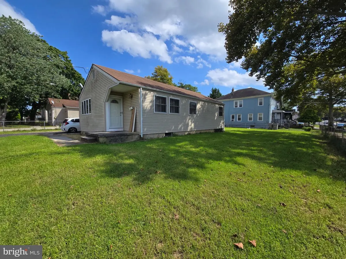 301 W Plum St, Vineland, NJ 08360 - #1