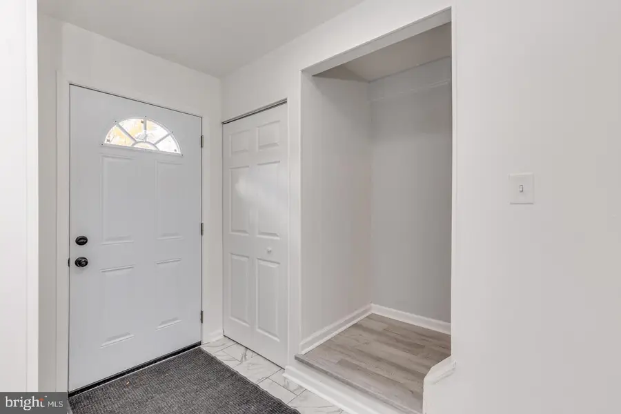 555 W Loch Lomond Dr, Sicklerville, NJ 08081 - Image #2