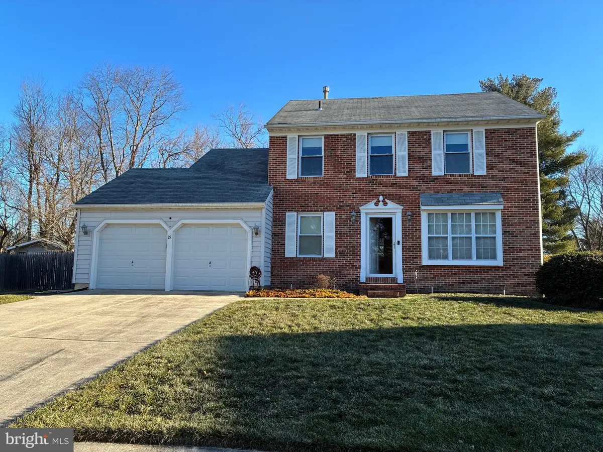 19 Devonshire Ct, Sicklerville, NJ 08081 - Image #1