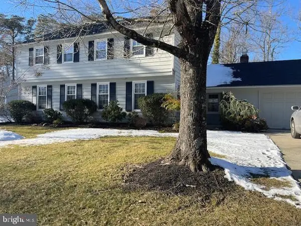 28 Harrowgate Dr, CHERRY HILL, NJ 08003