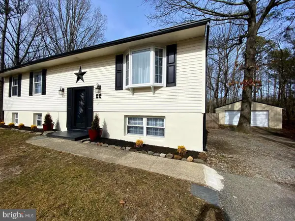 22 Debras Ln, SICKLERVILLE, NJ 08081