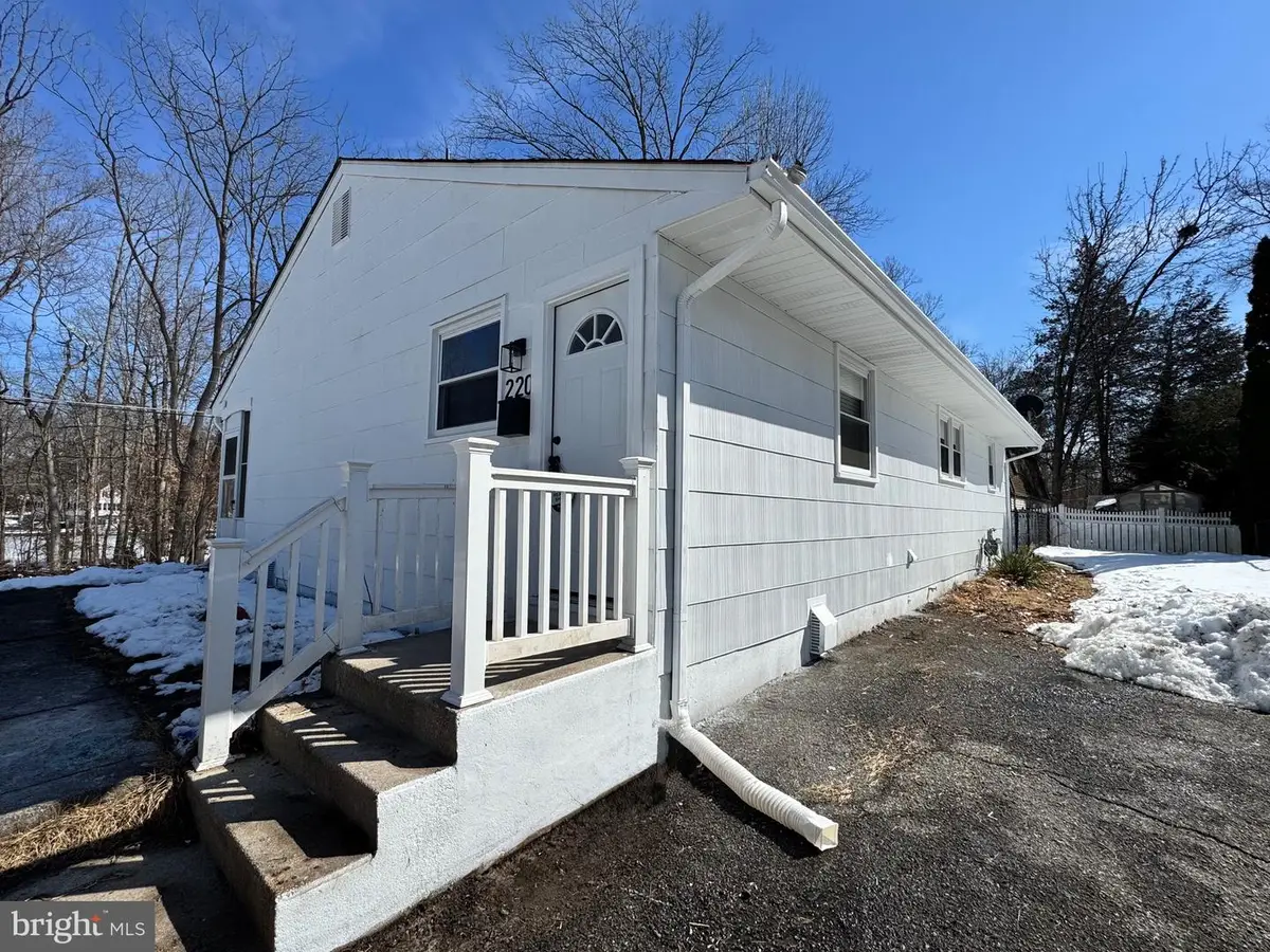220 Van Horn Ave, Clementon, NJ 08021 - #1