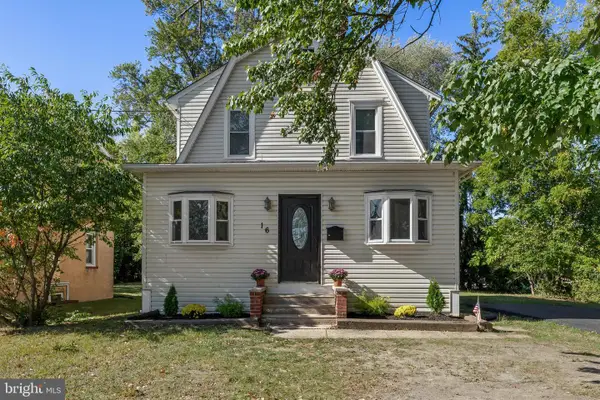 16 Moore Ave, CHERRY HILL, NJ 08034