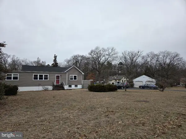 15 Spring St, PINE HILL, NJ 08021