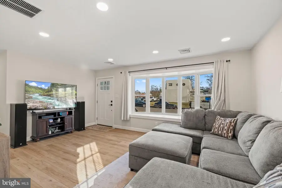 225 Pennsylvania Ave, Clementon, NJ 08021 - #2