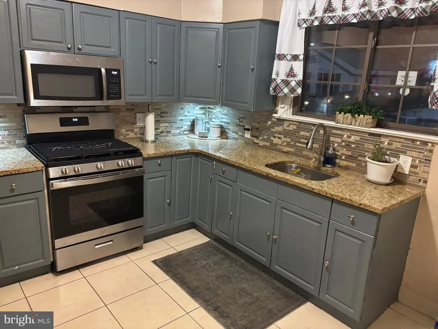 3430 Fairfax Dr, Camden, NJ 08105 - #2