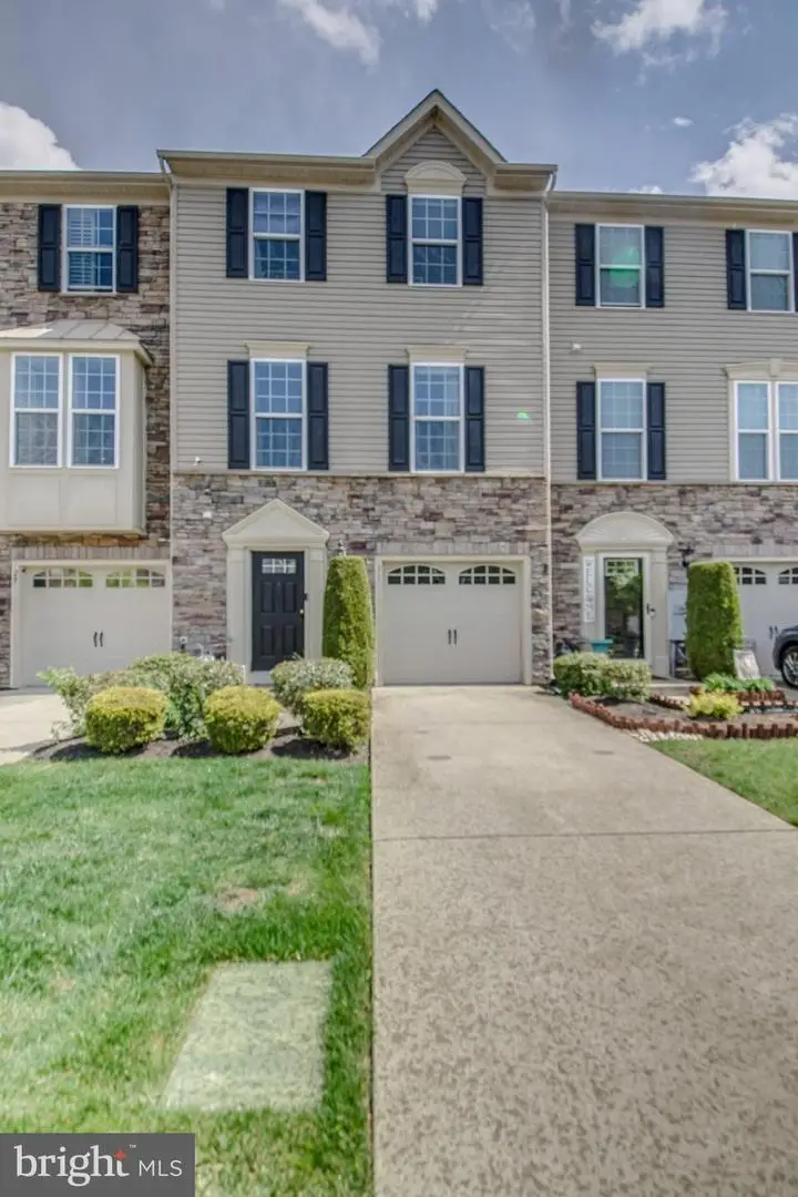 31 Village Green Ln, Sicklerville, NJ 08081 - #1