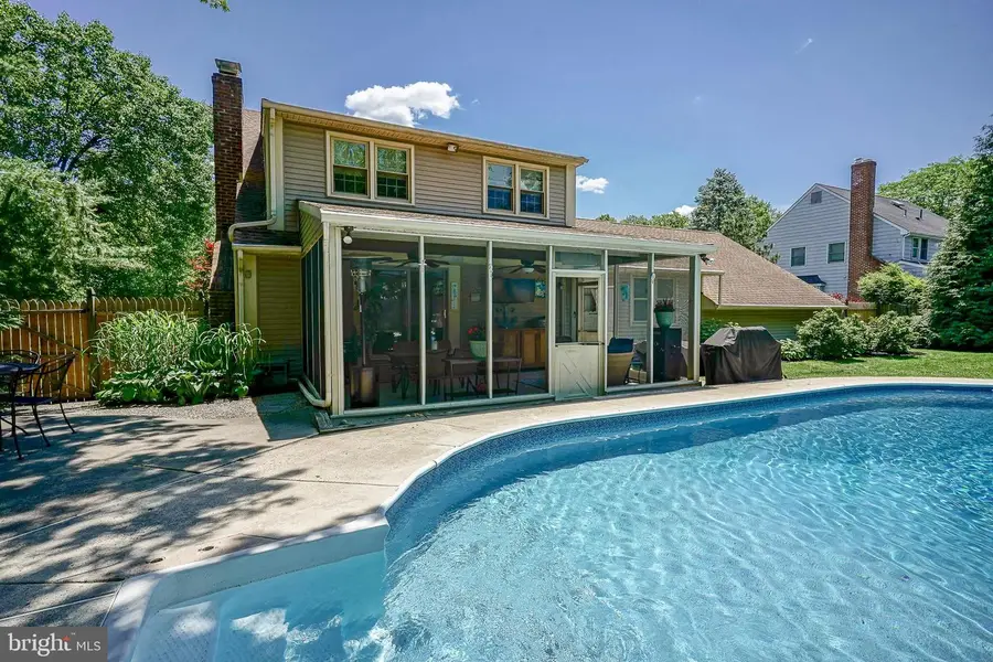 8 Brondesbury Dr, Cherry Hill, NJ 08003 - #3