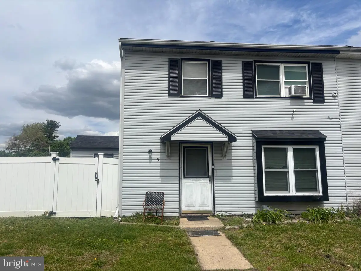 5 Locust Ct, Sicklerville, NJ 08081 - #1
