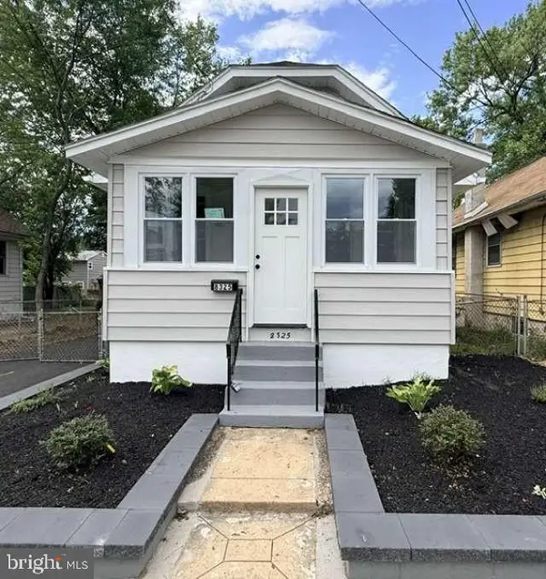 8325 Stow Rd, PENNSAUKEN, NJ 08110