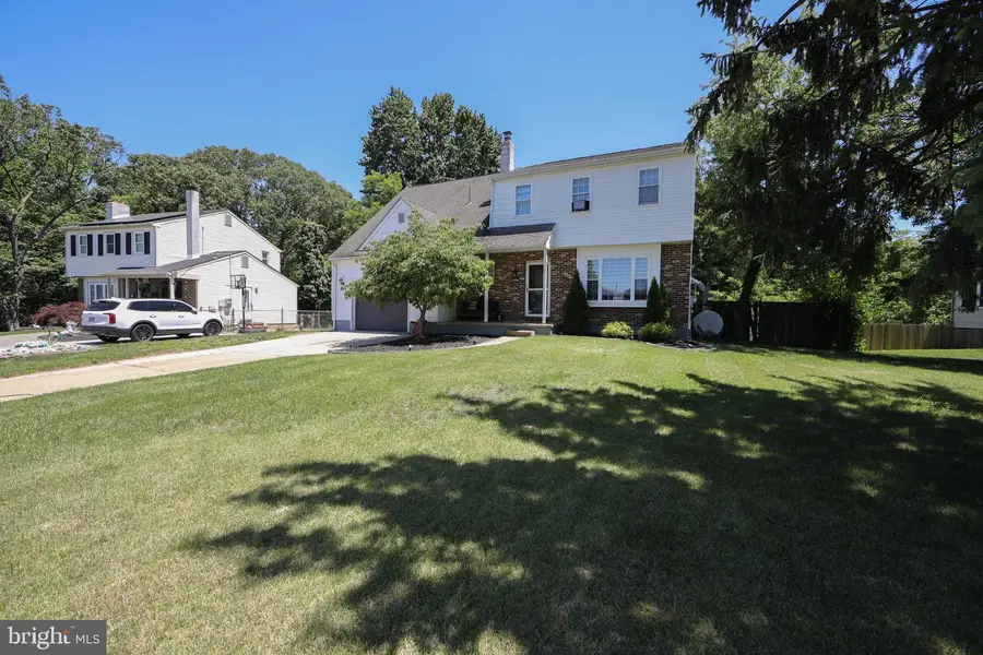 606 Eastwood Dr, Glendora, NJ 08029 - #2