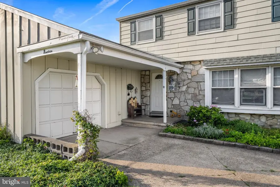 19 W Kennedy Dr, Laurel Springs, NJ 08021 - #2