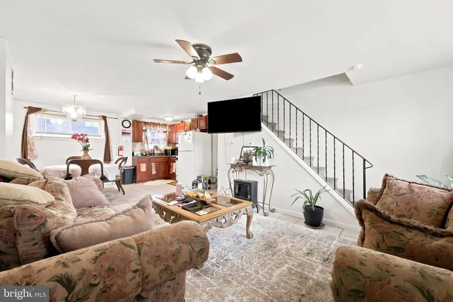 431 Raritan St, Camden, NJ 08105 - #3
