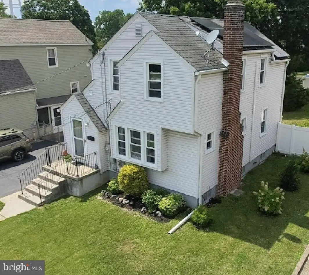 27 W Holly Ave, Oaklyn, NJ 08107 - #1