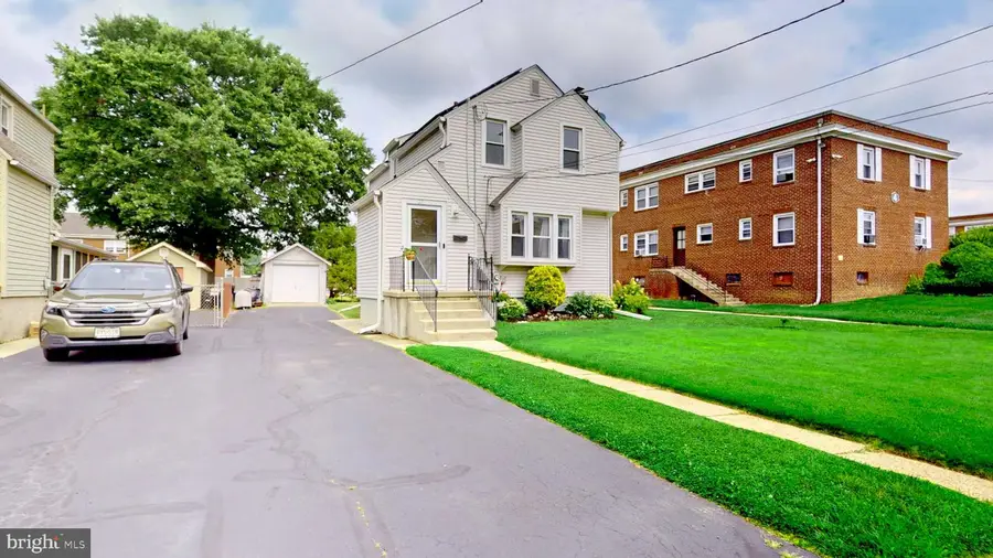 27 W Holly Ave, Oaklyn, NJ 08107 - #2
