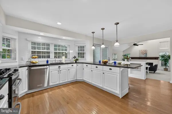 18 Burnham Ln, VOORHEES, NJ 08043