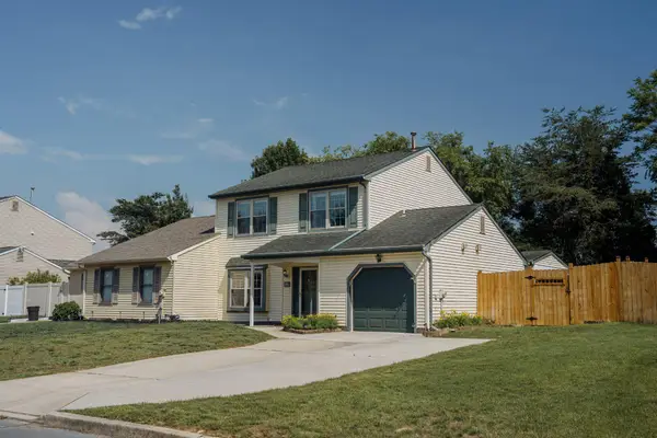 28 Cherry Cir, BLACKWOOD, NJ 08012