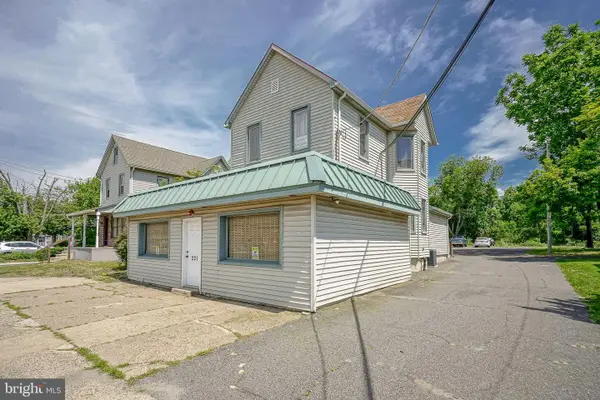 221 White Horse Pike, CLEMENTON, NJ 08021