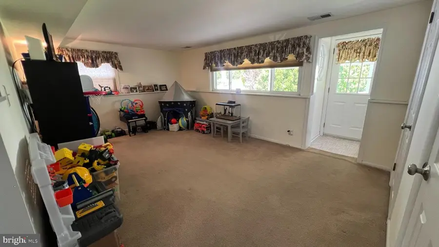 17 Sleepy Hollow Rd, Stratford, NJ 08084 - #3