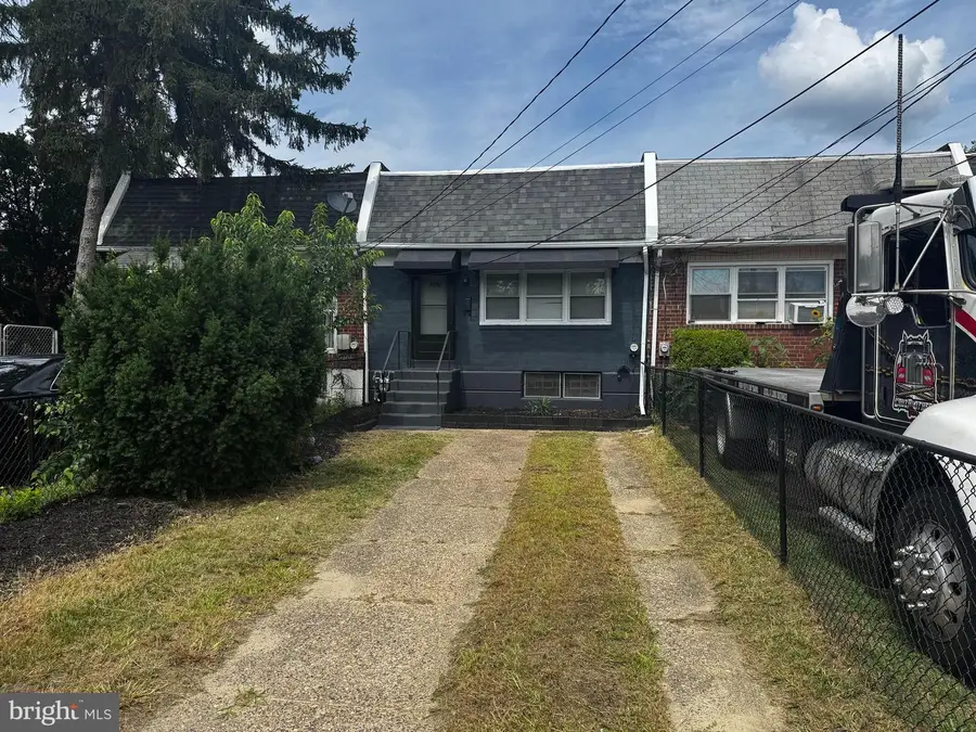 1090 Lakeshore Dr, Camden, NJ 08104 - #2