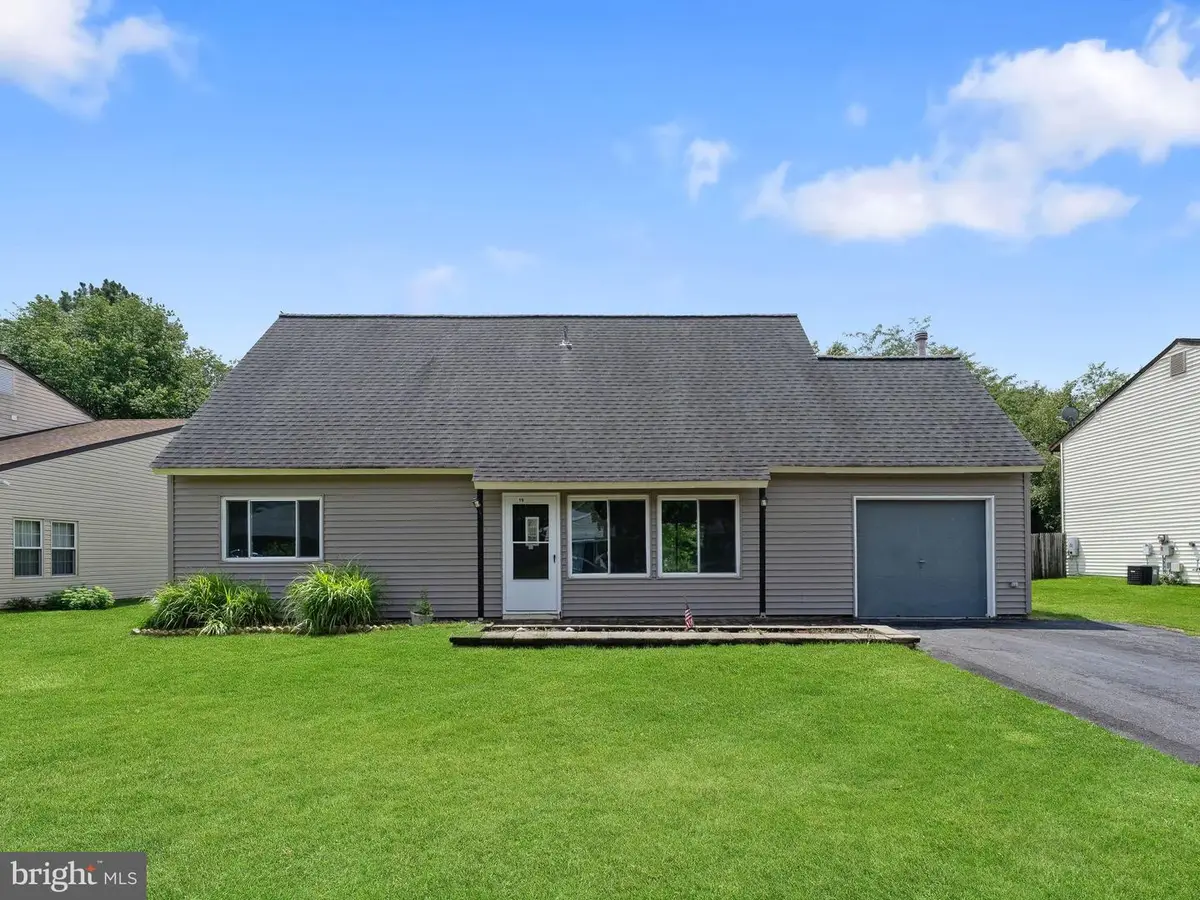 19 Penfield Ln, Sicklerville, NJ 08081 - #1