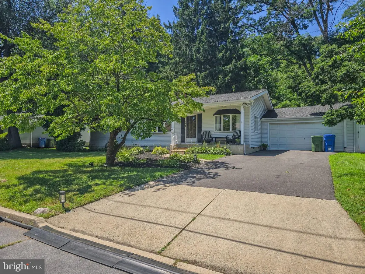 33 Delwood Rd, Cherry Hill, NJ 08002 - #1