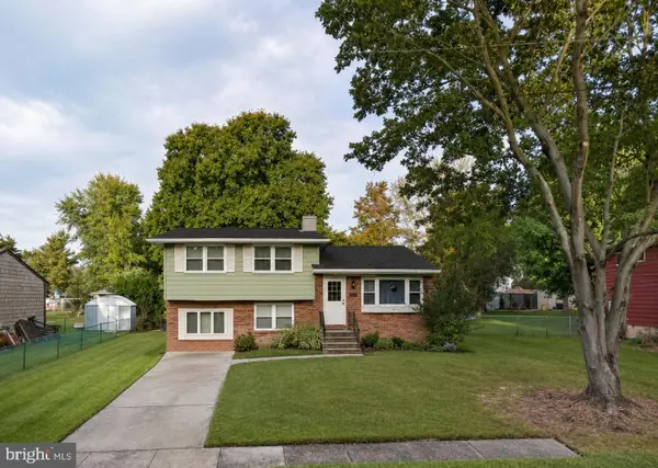 6 Hearne Dr, BARRINGTON, NJ 08007