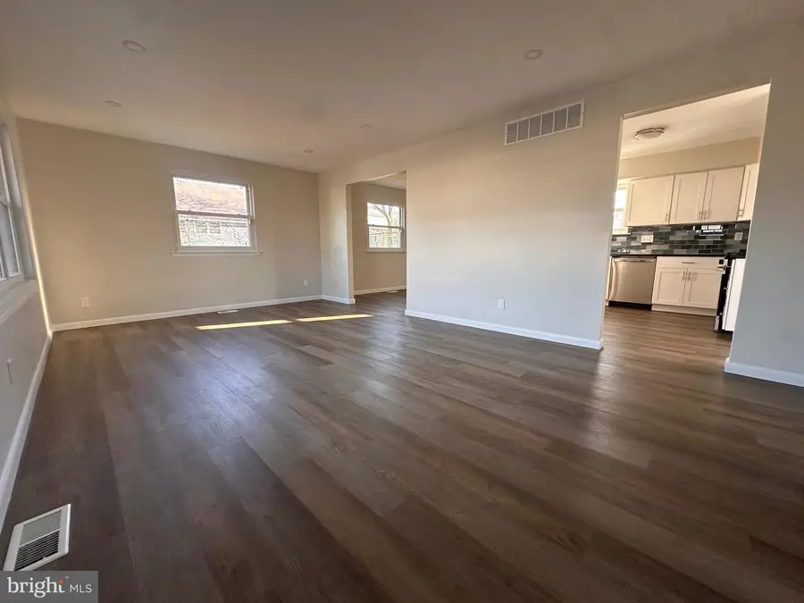 225 Velde Ave, Pennsauken, NJ 08110 - #3