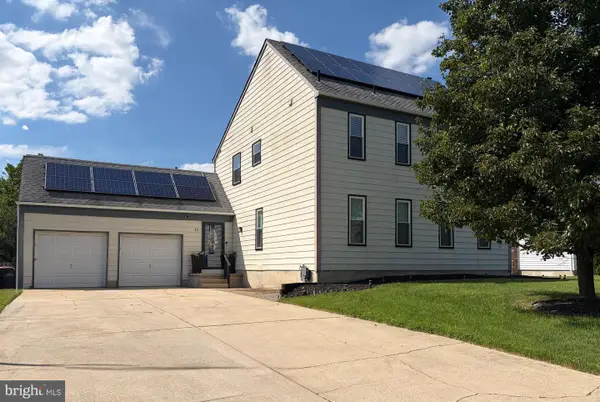 11 Fox Chase Dr, BLACKWOOD, NJ 08012
