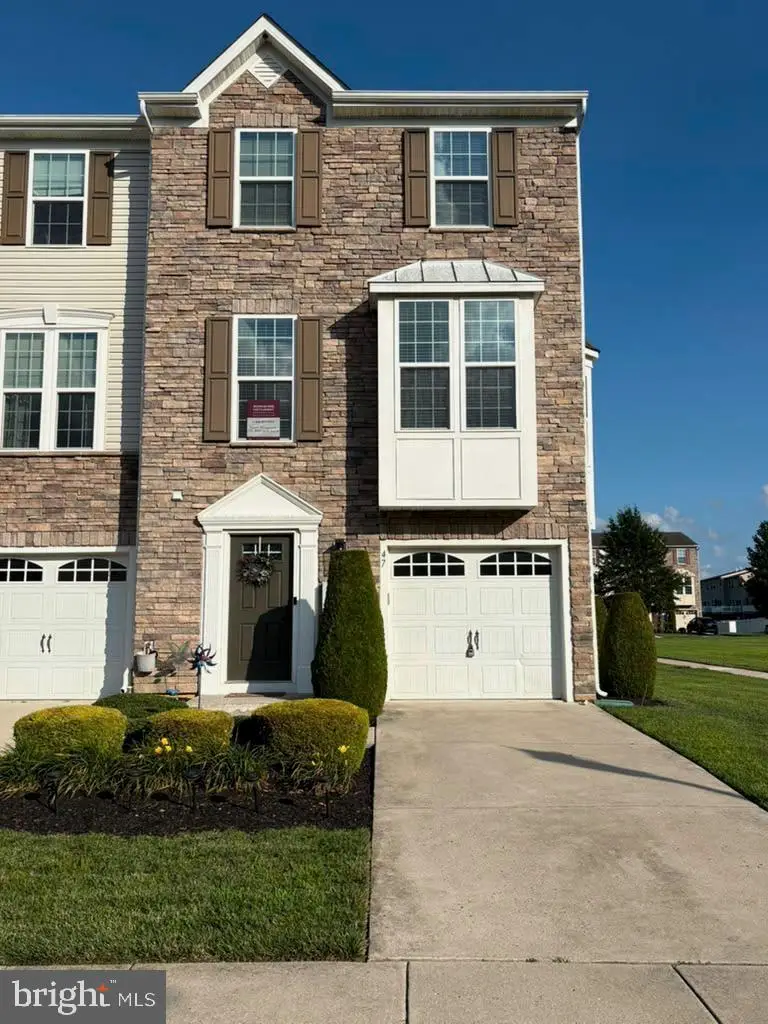 47 Village Green Ln, Sicklerville, NJ 08081 - #1