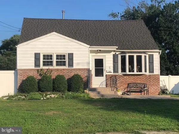 5 Cloverdale Rd, BLACKWOOD, NJ 08012