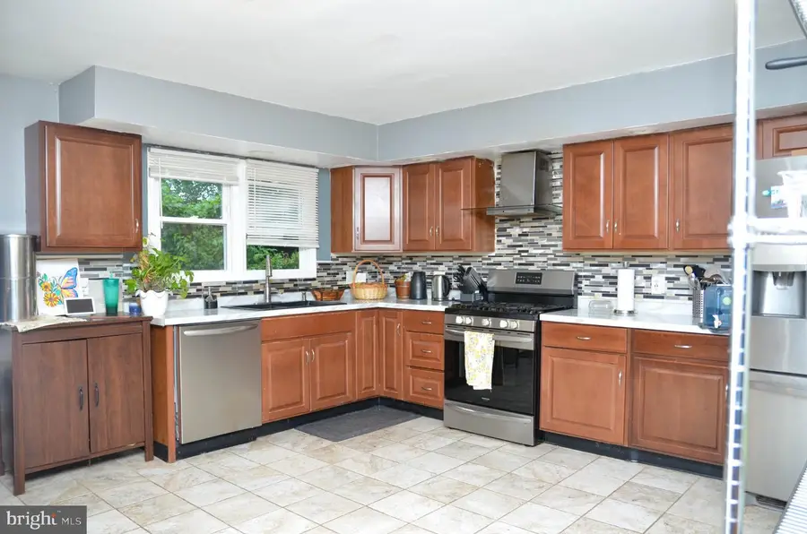 528-530 Vine St, Camden, NJ 08102 - #3