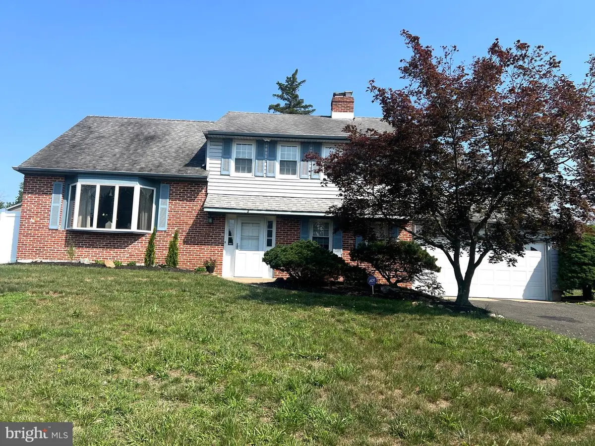 2 Thornhill Rd, Cherry Hill, NJ 08003 - #1