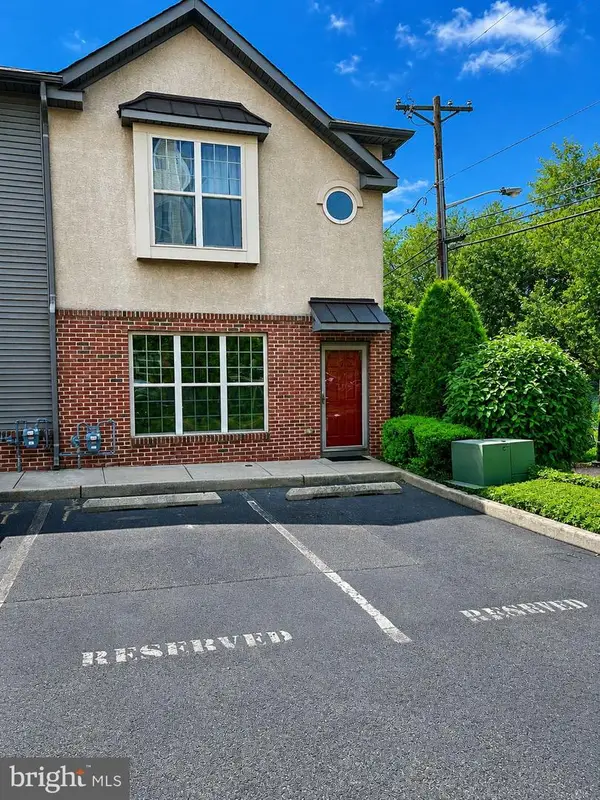 2 W Station Ln, MERCHANTVILLE, NJ 08109