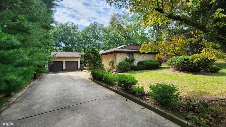 26 Briarwood Dr, Voorhees, NJ 08043 - #3