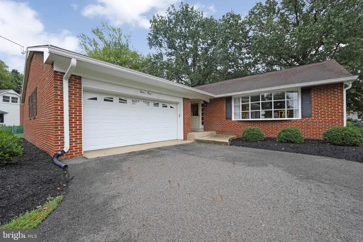 43 Edgewood Dr, Cherry Hill, NJ 08003 - #1