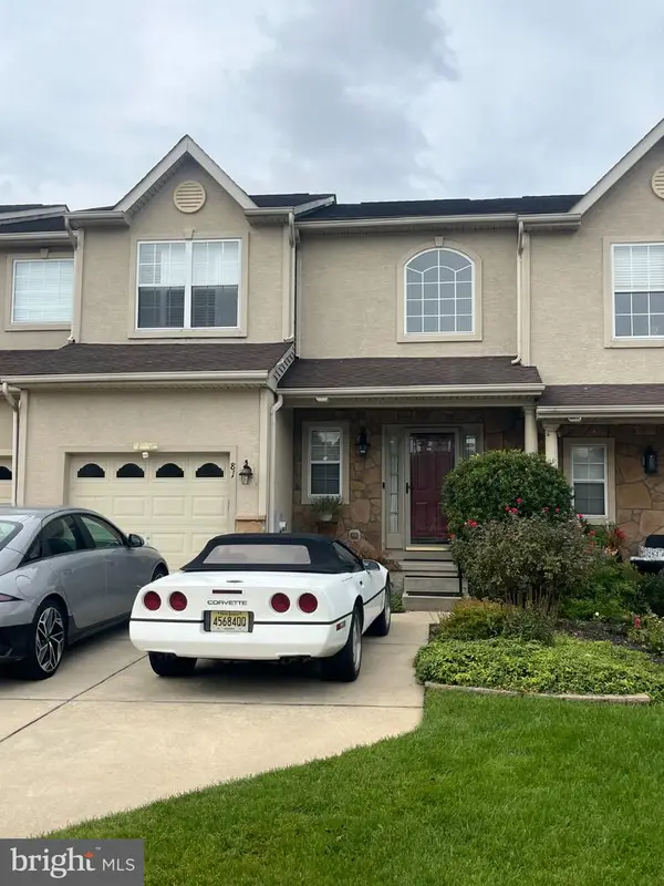 81 Glacier Dr, BERLIN, NJ 08009
