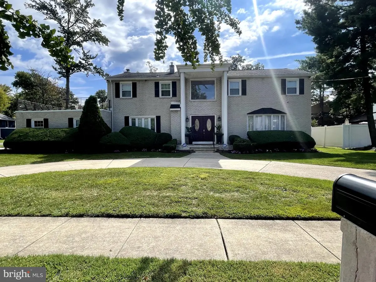 8 Holden Rd, Cherry Hill, NJ 08034 - #1