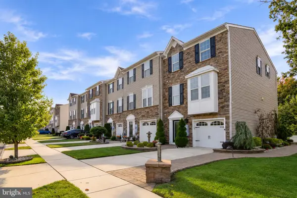 10 Village Green Ln, SICKLERVILLE, NJ 08081