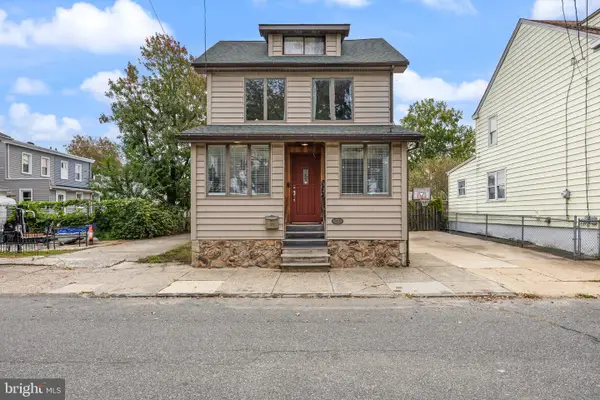 310 S 8th St, GLOUCESTER CITY, NJ 08030