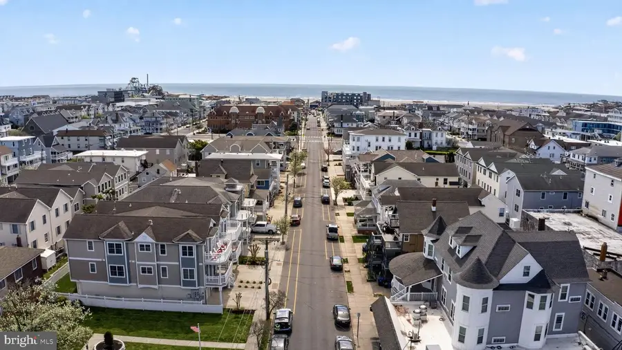 206 E Glenwood Ave, Wildwood, NJ 08260 - #3