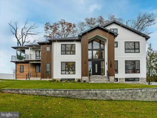 60 Baker Rd, LIVINGSTON, NJ 07039